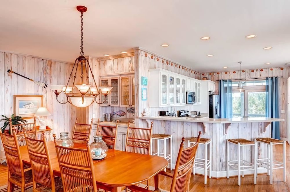 Indigo Pelican Indigo Pelican 5 Bedroom Holiday Home By Bald Head Island