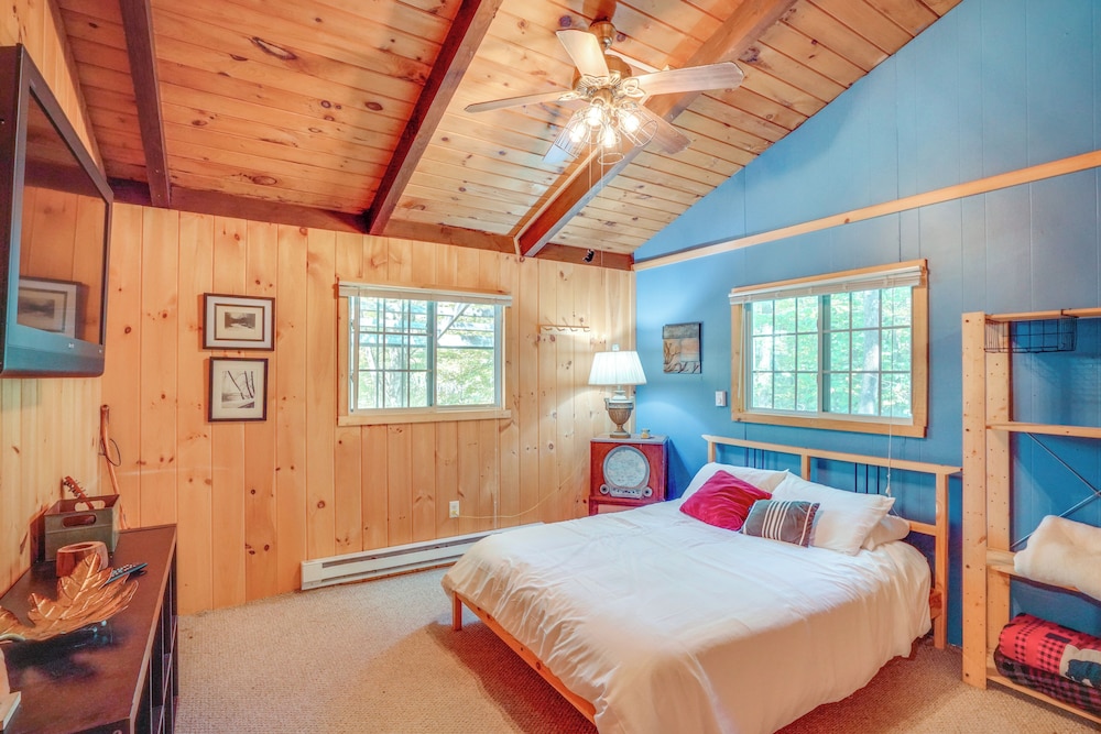 Treehouse Chalet Near Mt. Snow w/ On-site Trails!