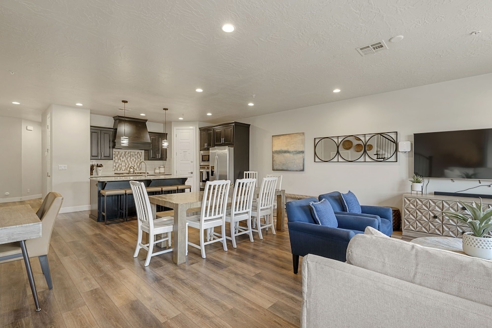 Relax In Style 4 Bedroom Townhouse