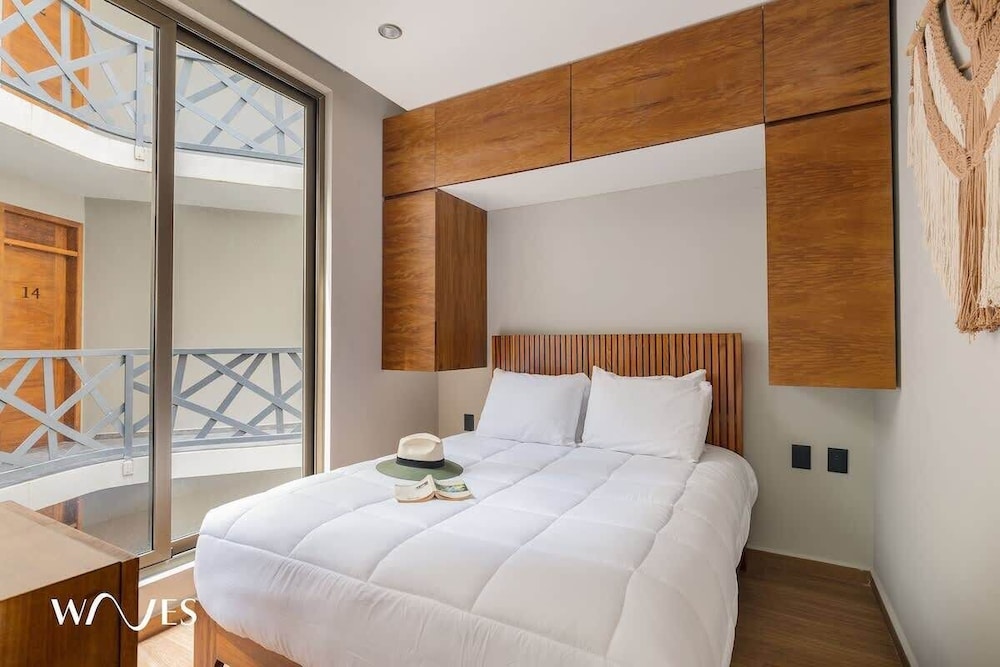 Luminous 2 BR With Roof Pool Close to Hotel Zone by Waves Management