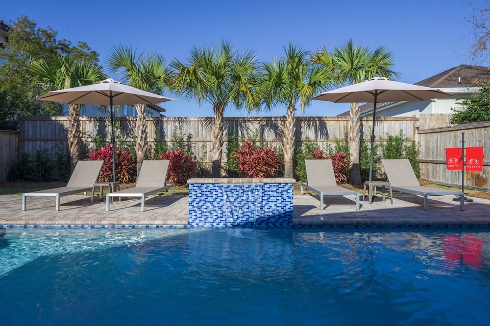 Golf Cart & Private Pool!