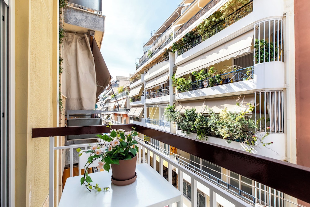 Les Nuances de Blue 1-BR Apt in Athens