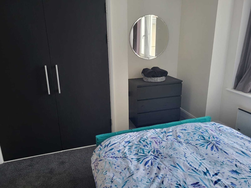 Stunning 3-bed Apartment in Heart of Cardiff Bay view 5
