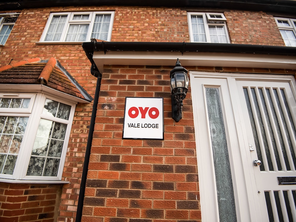 OYO Vale Lodge