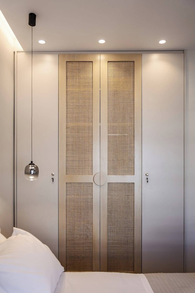 Demmi Central 2BR Designer Apt