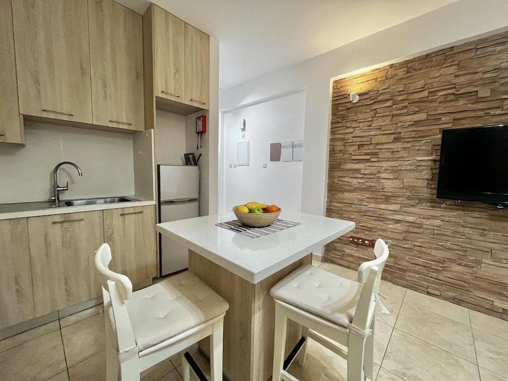 157 LIM - Stay Sunsea Studio