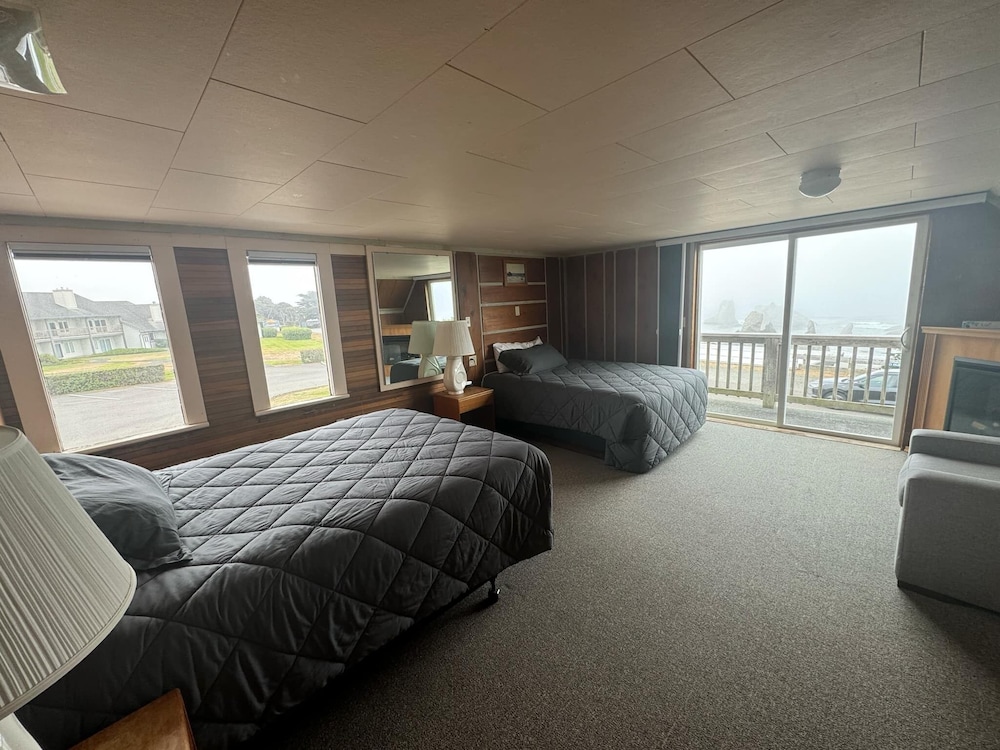 Sunset Oceanfront Lodging