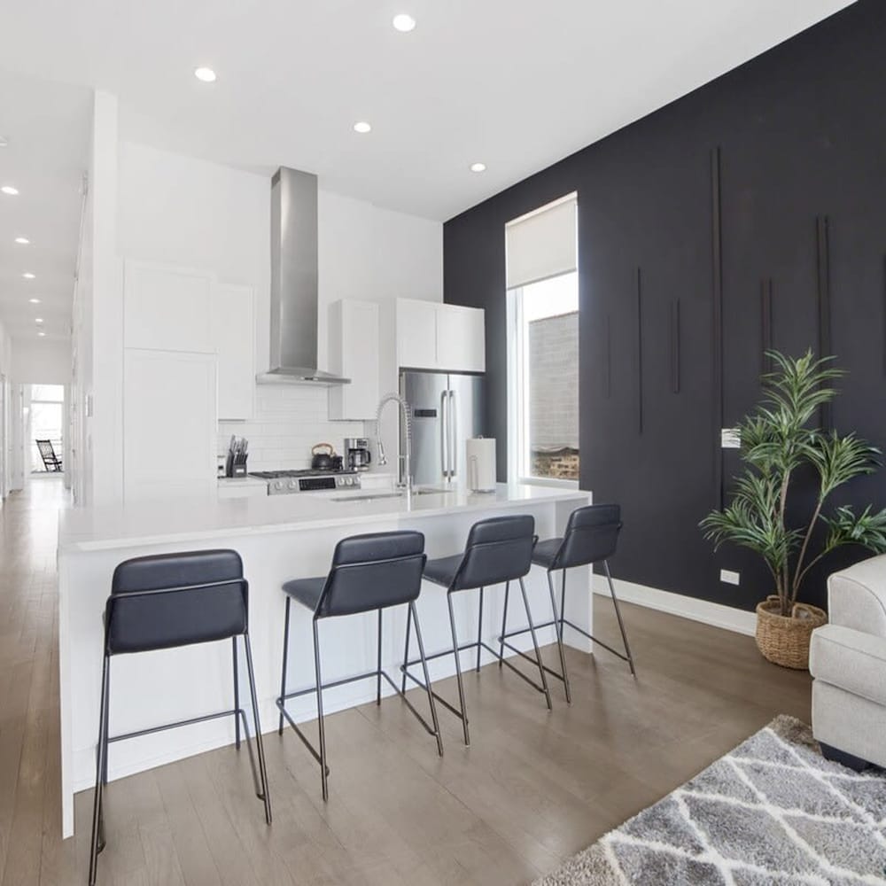 4-bedroom Penthouse w 2 Large Balconies Rooftop