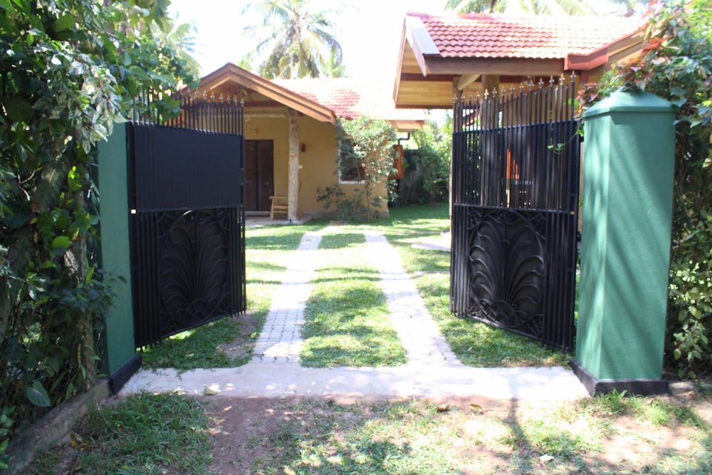 Villa Shade