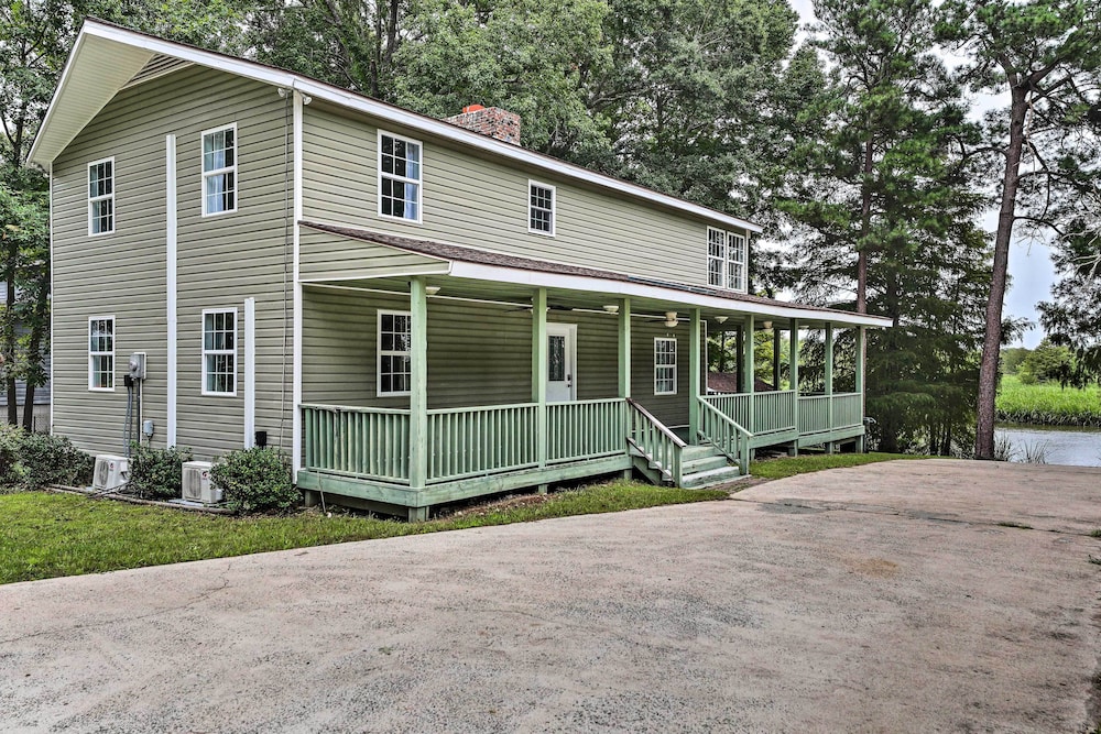 Spacious Family Home on Lake Marion w/ Boat Ramp! view 2