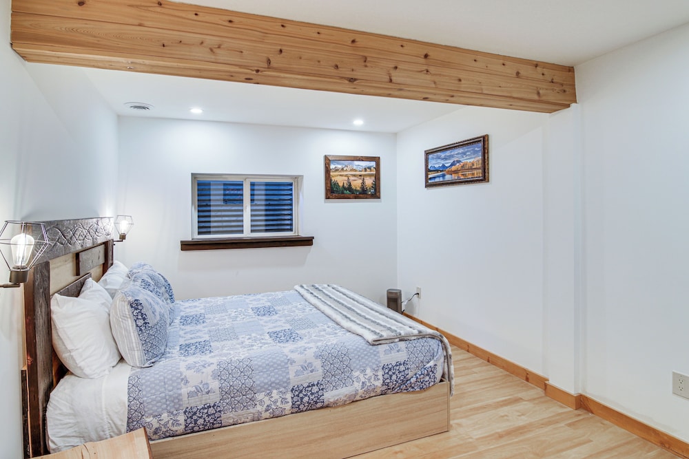 Sauna, Cold Plunge & More! Belgrade Getaway