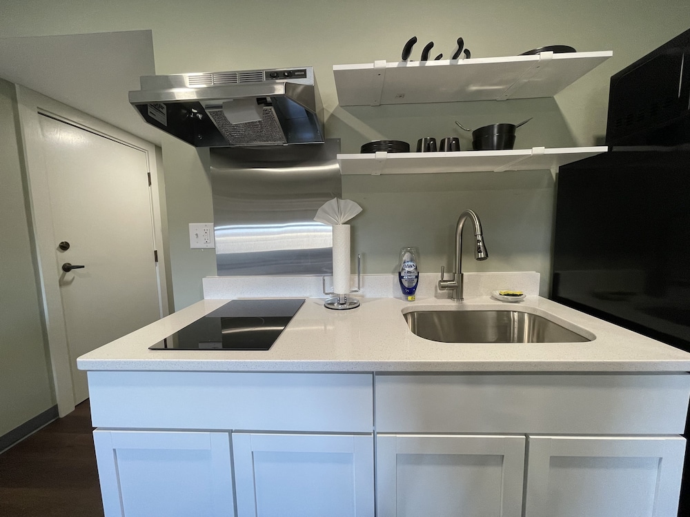 Bloomington Vacations - The Chateau Hotel and Conference Center - Property Image 44