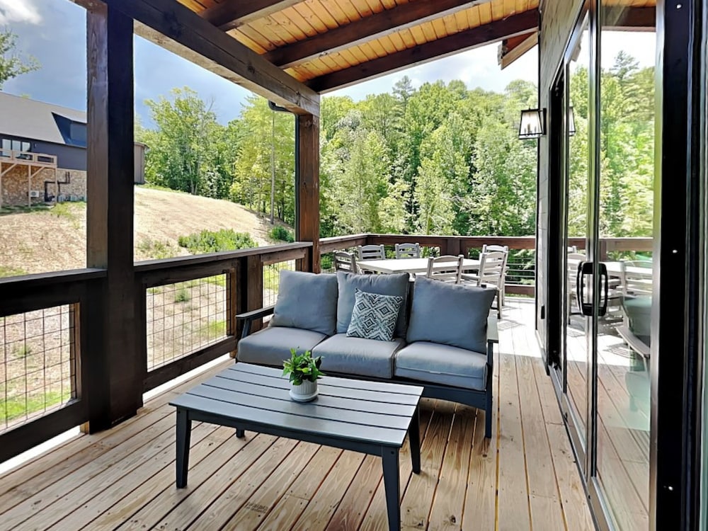 Smoky Ridge Sanctuary by Jackson Mountain Rentals