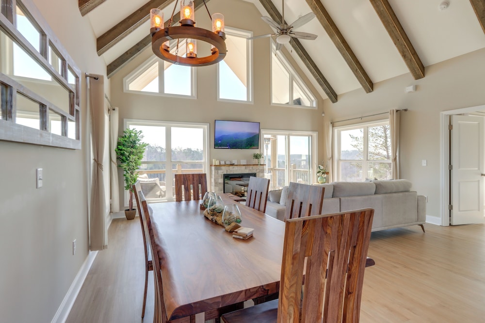 11 Mi to Dtwn Ellijay: Newly Built Modern Cabin!