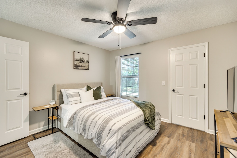 2 Mi to Fort Stewart: Modern Hinesville Haven