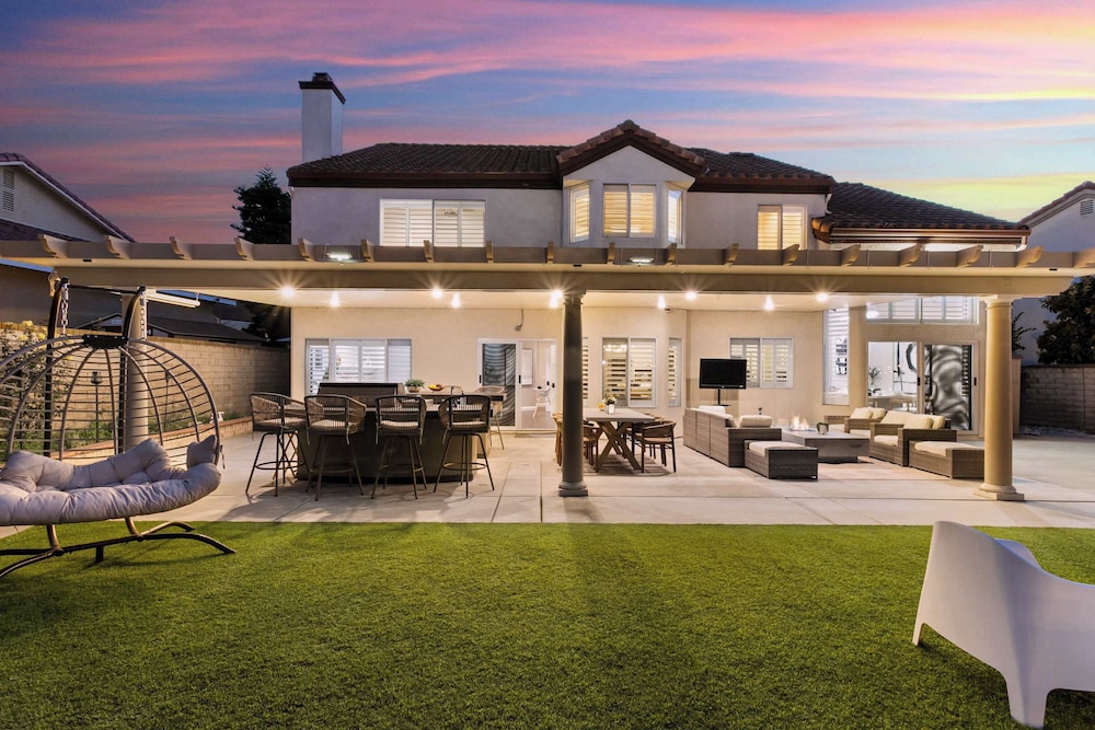 Luxury Pool Home w Theater Games & Mountain View