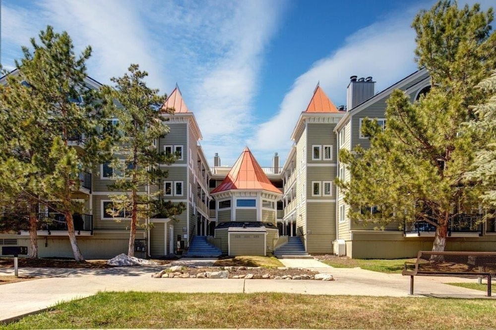 Suncreek A-7 2 Bedroom Condo by RedAwning view 4