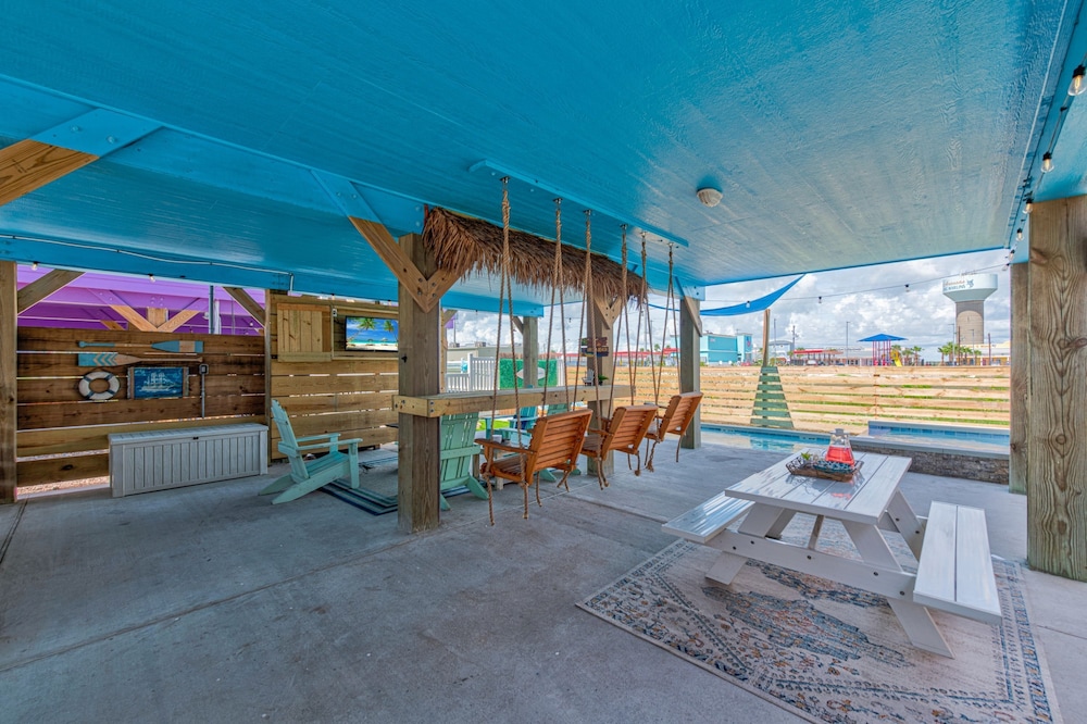 Totally Beachin by Avantstay Private Pool Hot Tub Swing Seats Beach Get Away