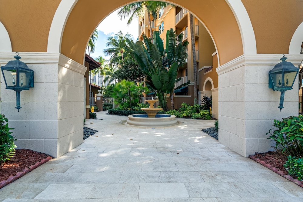 Wonderful 3 Bedroom Condo in the Heart of Aventura