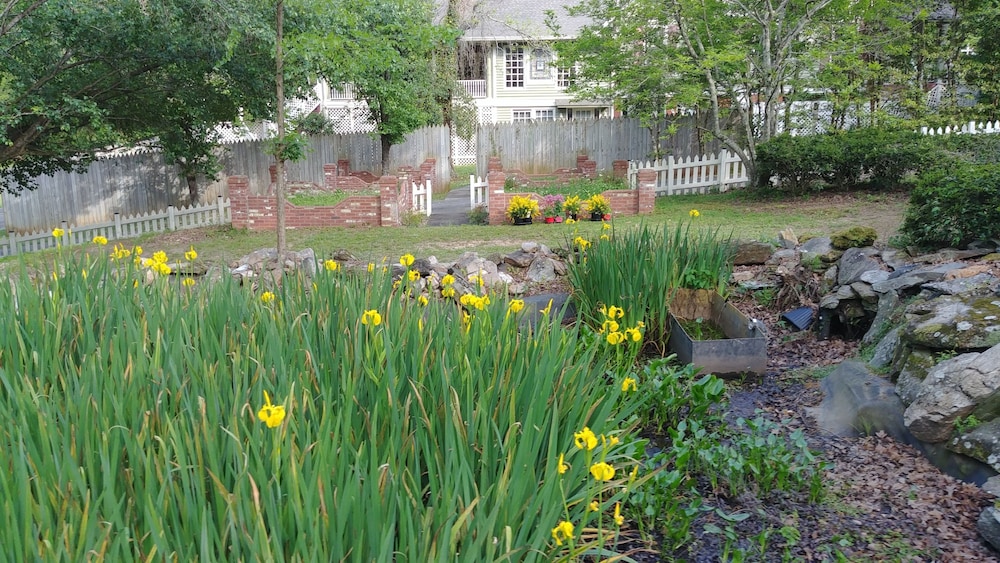 Hogan House at Rose Hill B&B