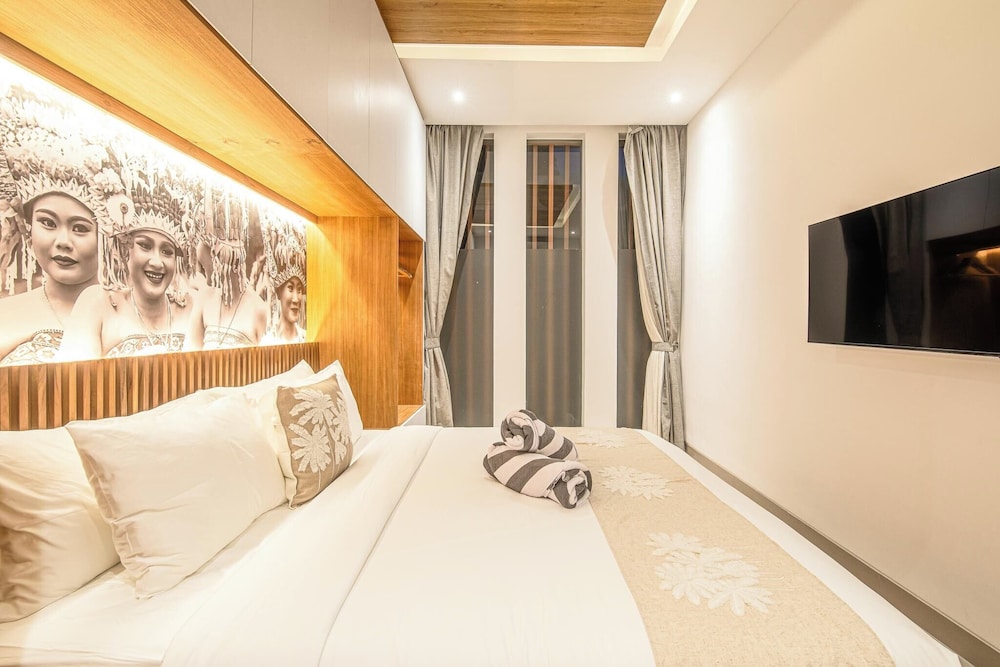 Luxury 5BR Retreat, 400m From Café Del Mar Shore