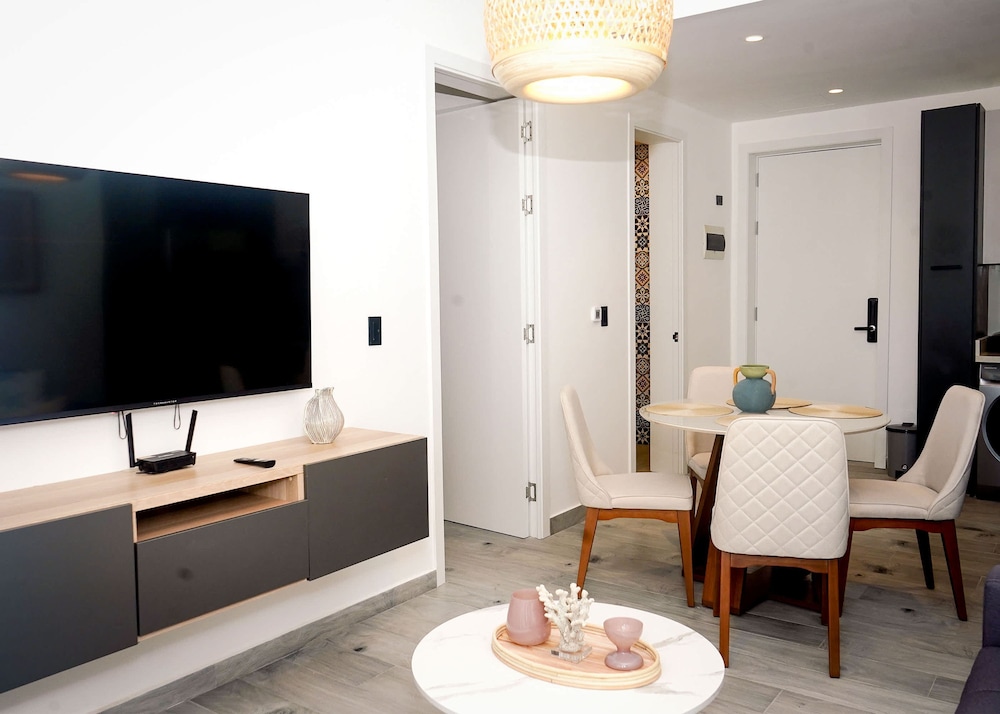NOK Spectacular 1 BR by Vistacana Rentals