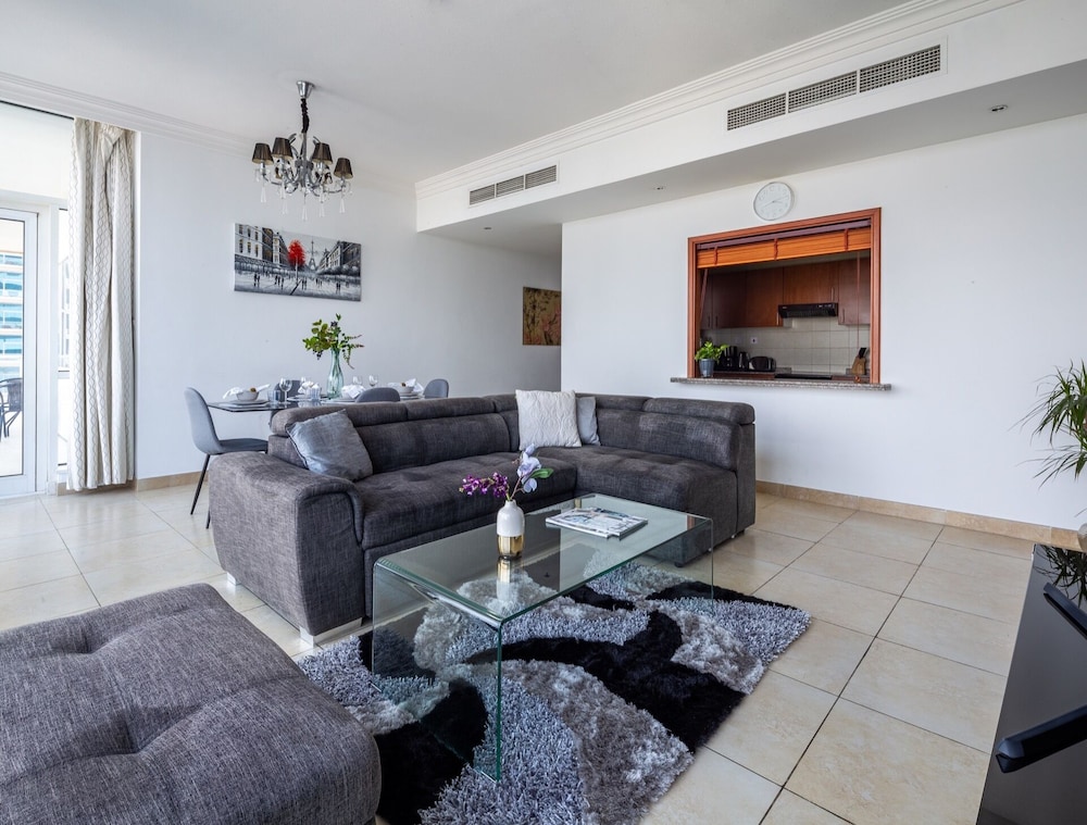Luxury Living in This Stylish 2BR in Dubai Marina