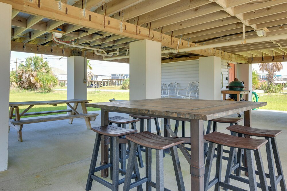 1 Block to Gulf: Dauphin Island Retreat w/ Views