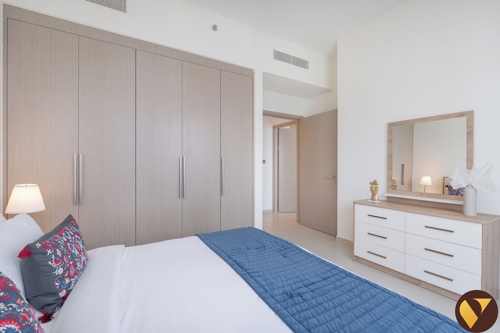 Luxury 2BR in ACT 1 Near Dubai Mall