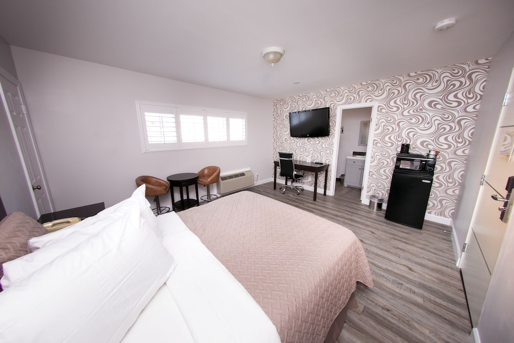 Metropolitan Inn & Suites