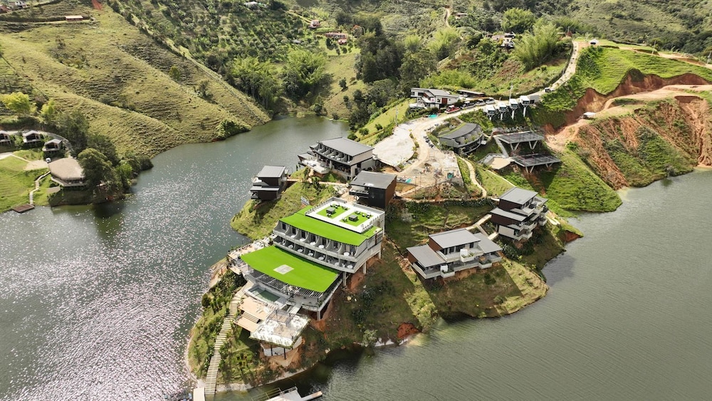 Roka Hotel