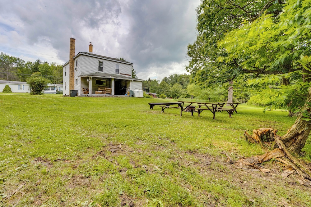Pet-friendly Smithmill Retreat w/ Yard!
