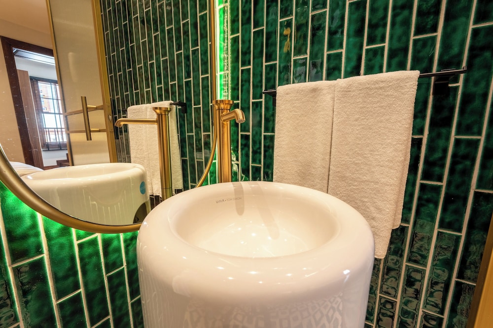 Belmondo Süitler - Image 136