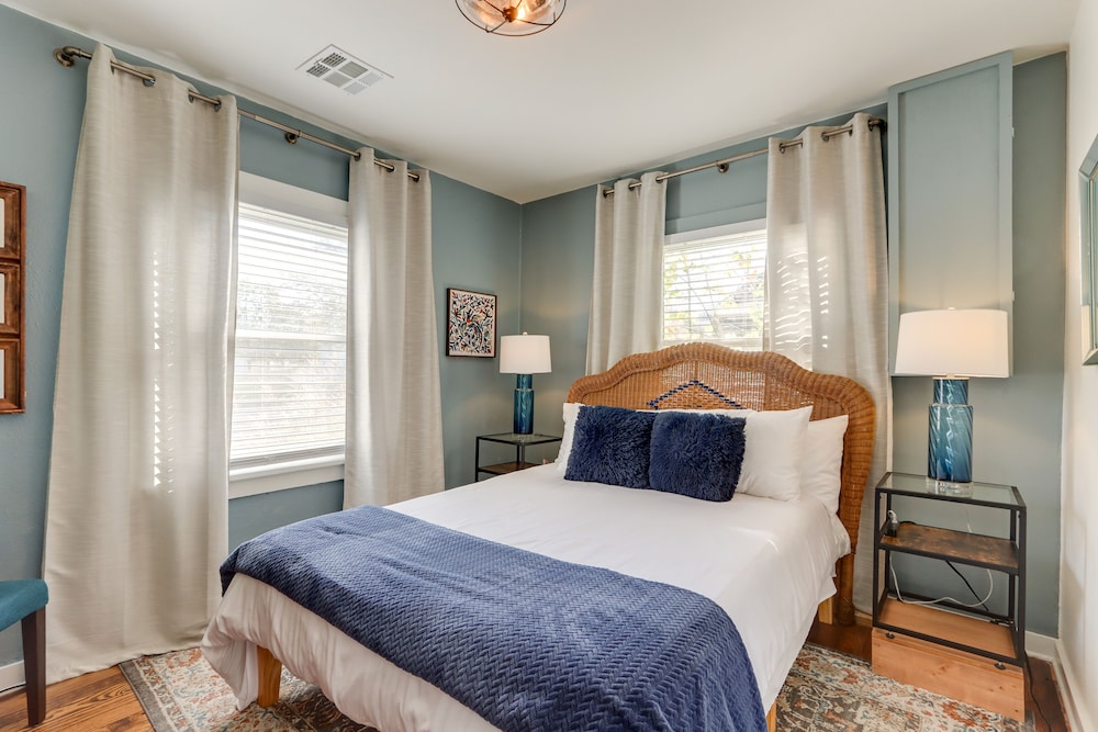 Chic Joplin Cottage w/ Patio < 3 Mi to Town!