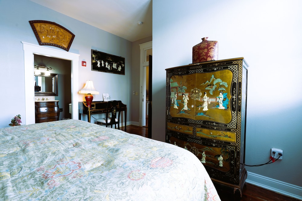 Oak Tree Hotel