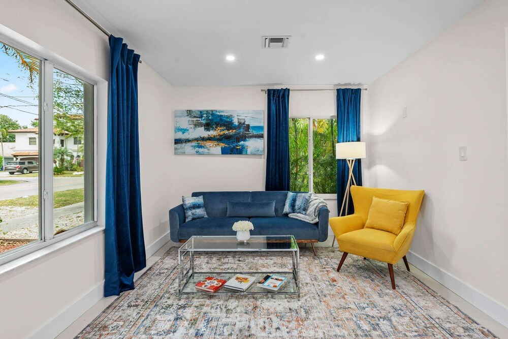 Uhost AI 4-unit Gem Mins to Las Olas Beach