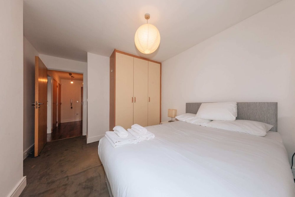 Exhilarating 2BD Flat With Outdoor Patio, Dublin!