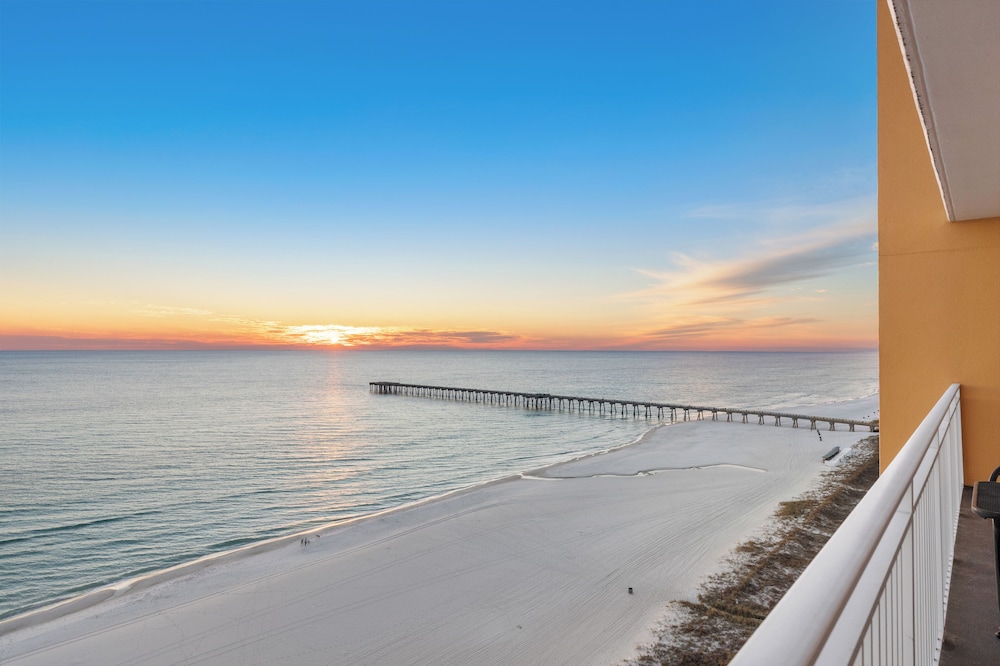 Beachfront Bliss Awaits: 2-bed, 2-bath Condo at Sterling Reef - Sleeps 6!