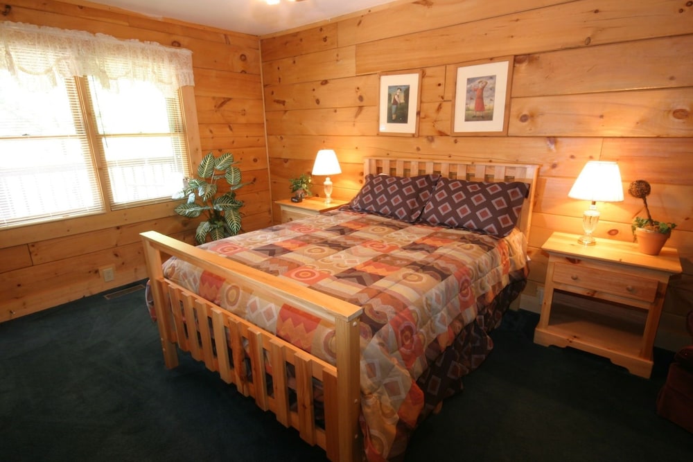Er202 - Now And Forever Great Location! - Close To Town! 4 Bedroom Cabin by RedAwning view 2