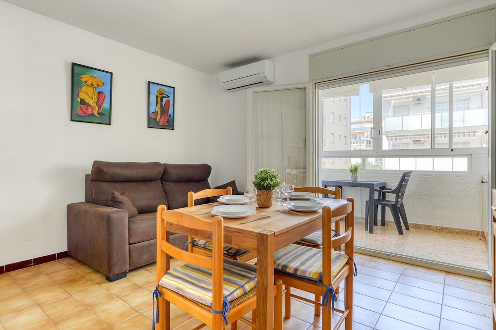Apartment in Rosas Near Platja de Sta Margarida
