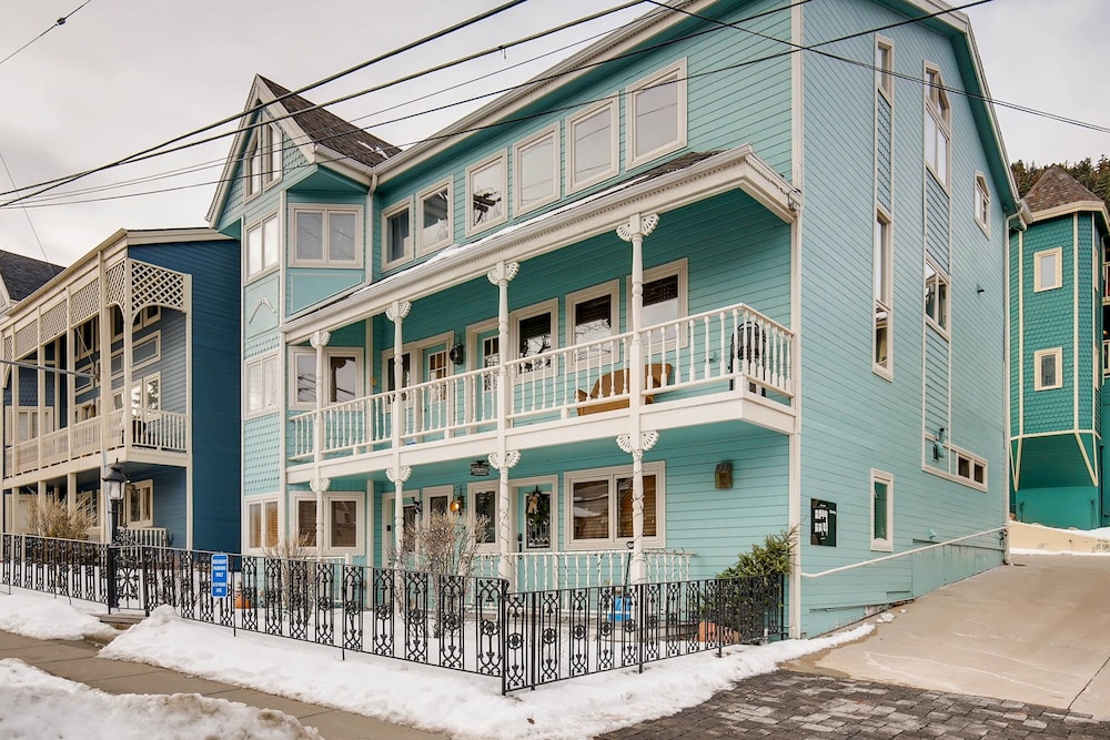 Motherlode 3 3 Bedroom Townhouse by RedAwning view 3