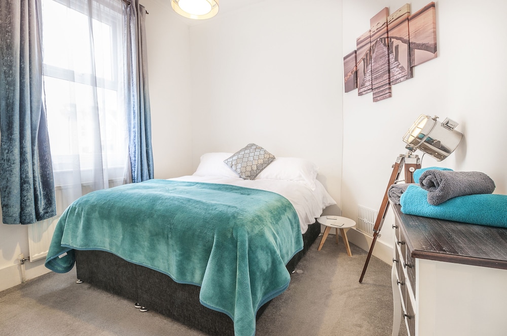 Central Exeter Apartment Kimberley Road view 3
