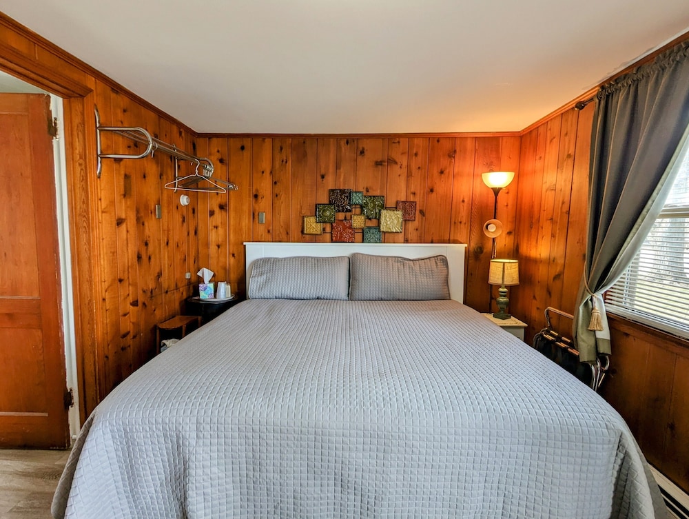 Riverside Motel