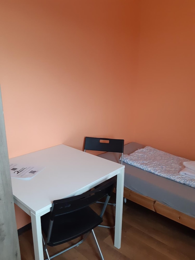 2-Rent Group Hostel Rooms&Apartments TUB19A
