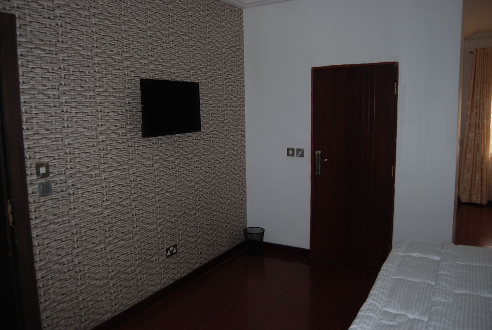 Kings Court Apartment view 5