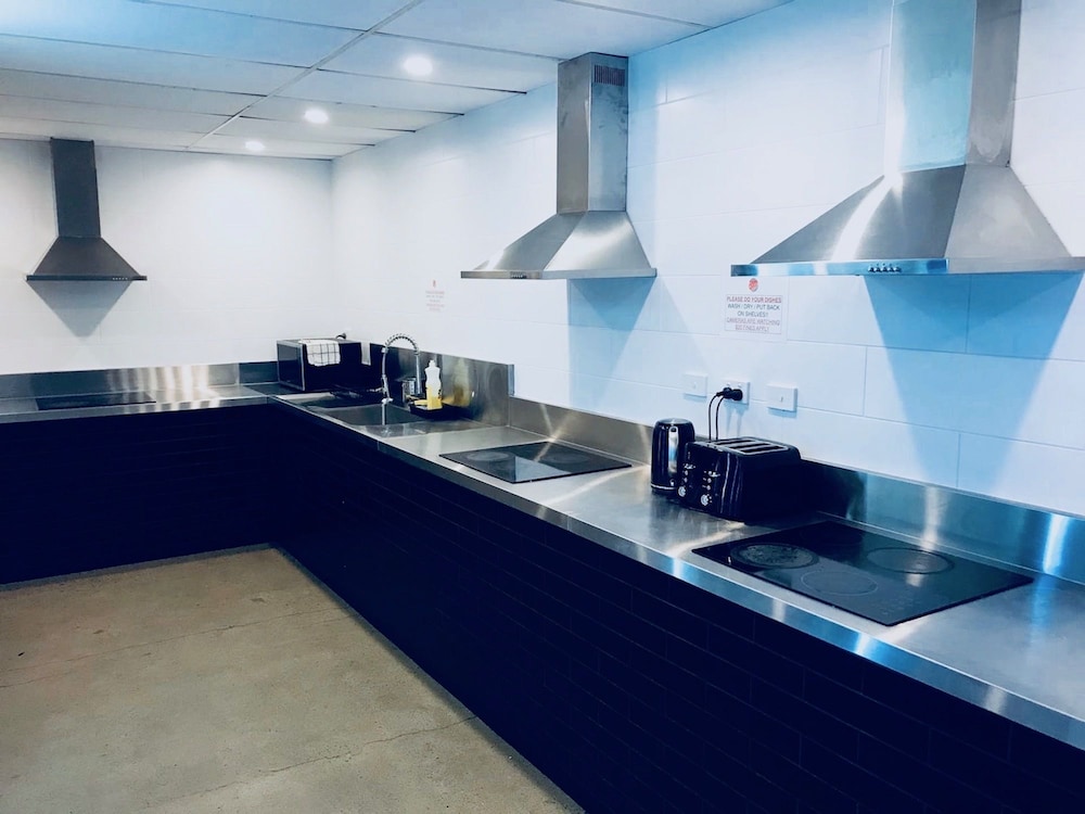 Down Under Hostels - Surfers Paradise - Image 3