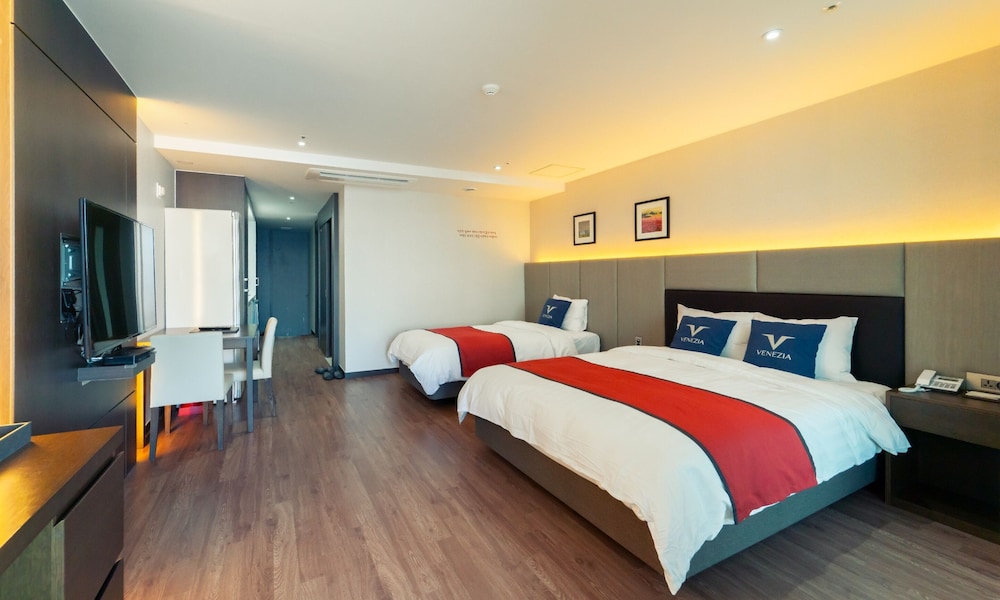 Venezia Hotel and Suite 10