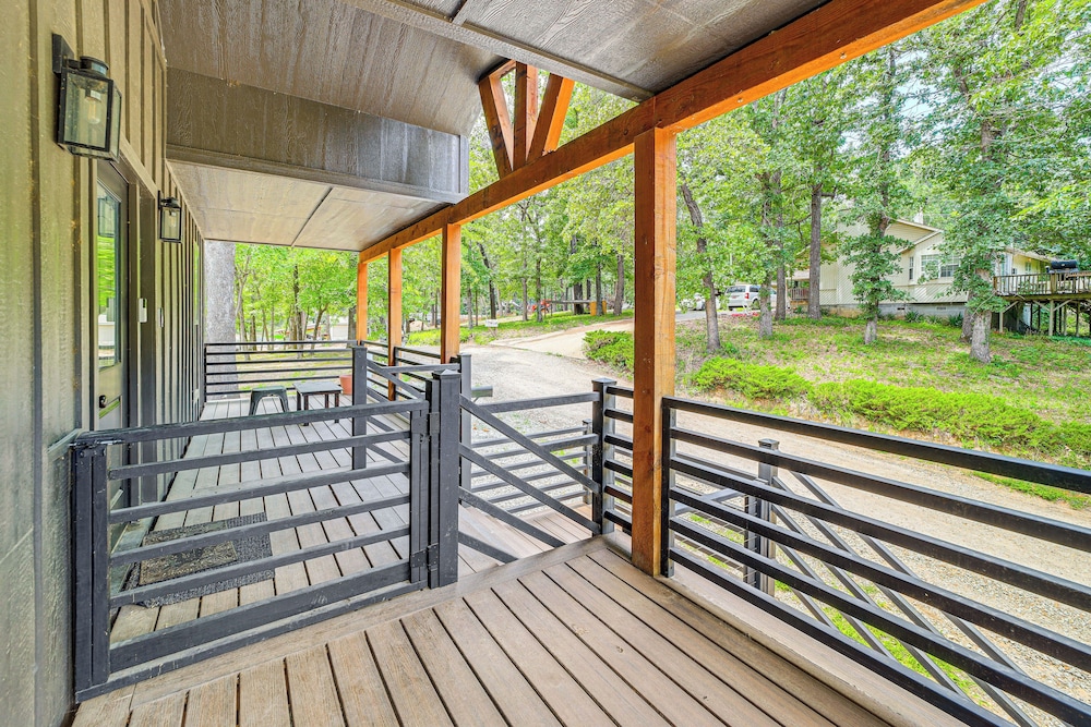 Family Fun! Lake Eufaula Home w/ Wraparound Deck