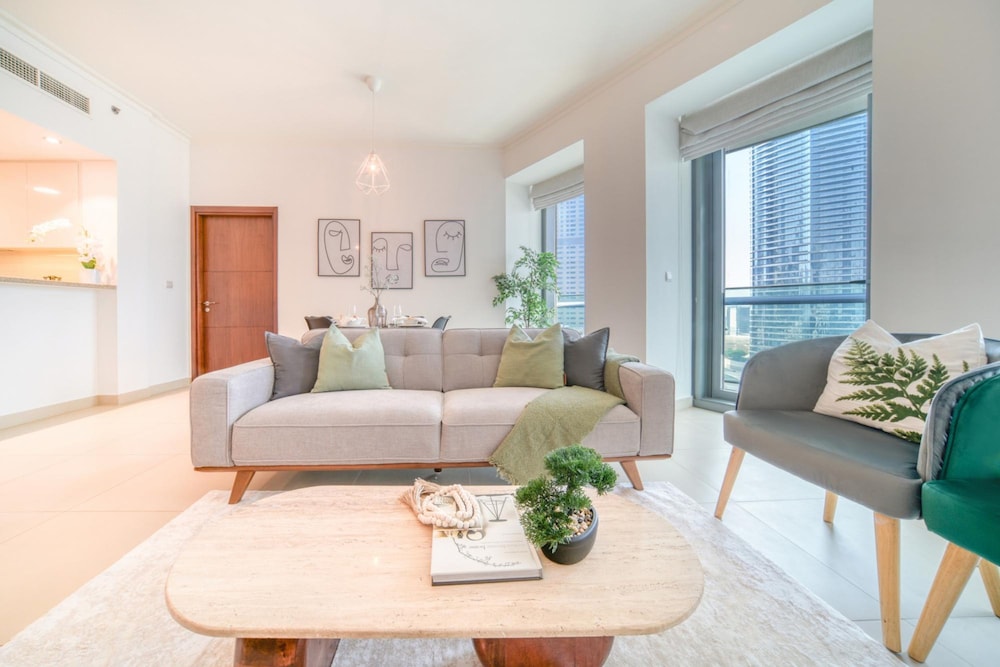 Trendy 2BR Downtown Apt Steps From Burj Khalifa