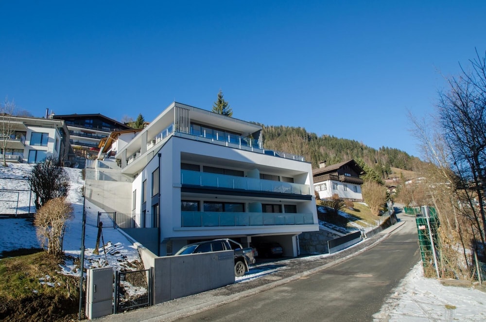 Superb Alpine Lodges Zell am See 6-8pax